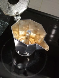 Гейзерная кофеварка Bialetti Brikka New на 2 чашки, 100 мл, из алюминия, для кофе, с клапаном для пенки фото от покупателей 2