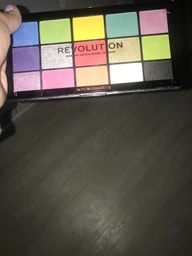 Палетка теней для век MAKEUP REVOLUTION Reloaded Euphoria, 15 оттенков фото от покупателей 3