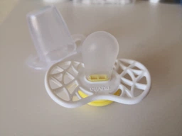 Пустушка симетричної форми Nuvita Air55 Cool від 6 місяців LOVE Жовтий (NV7085SC)