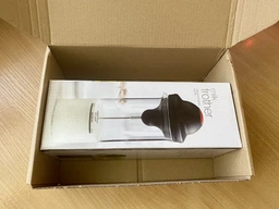 Портативний міксер капучинатор для вершків та молока Milk Frother спінювач молока з Чашею 450мл. та Подвійним вінчиком + 2 батарейки Чорний фото від покупців 5
