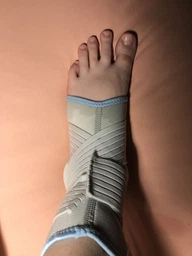 Бандаж для голеностопного сустава Wellcare 62021 1 шт (L) фото от покупателей 6