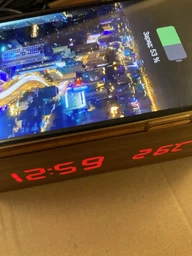 Дерев'яний світлодіодний годинник з бездротовою зарядкою UFT Wood Wireless clock Brown (UFTWWclockb) фото від покупців 3
