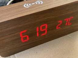 Дерев'яний світлодіодний годинник з бездротовою зарядкою UFT Wood Wireless clock Brown (UFTWWclockb) фото від покупців 5
