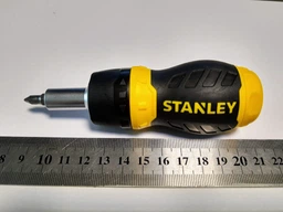 Отвертка реверсивным Stanley 0-66-358 с набором бит 6 шт