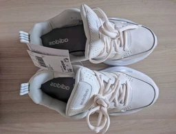 Жіночі кросівки Adidas Strutter GX0671 37.5 (4.5UK) 23 см Ftwwht/Sabemt/Halsil (4065418991421)