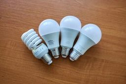 Лампа светодиодная Maxus А60 12W 4100K E27 220V (1-LED-778) фото от покупателей 5