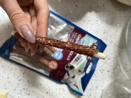 Лакомство Trixie Denta Fun Rolls with Duck для собак Палочка для чистки зубов с уткой 12 см 80 г 10 шт (4011905313719) фото от покупателей 12