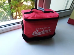 Подарочный набор пива Budweiser светлое фильтрованное 5% 0.5 л x 6 шт + термосумка (8594403706949) фото от покупателей 7