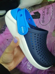Сабо Crocs Kids LiteRide Clog 205964-066-J1 31 Темно-синій/блакитний фото від покупців 2