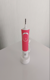 Электрическая зубная щетка Oral-B Vitality 3D White/D100 Pink (4210201262169_4210201234173) фото от покупателей 17