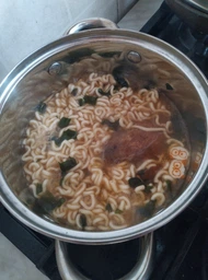 Суп рамьон Neoguri з морепродуктами середньо гострий Nongshim 120г