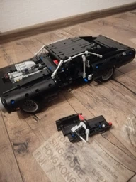 Конструктор LEGO Technic Dom's Dodge Charger (42111) [78499] фото от покупателей 15