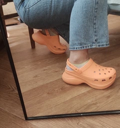 Женские кроксы Crocs Jibbitz Classic Bae Clog W 206302-100 37-38 (M5/W7) 23 см White (2000000000198_191448510982) фото от покупателей 14