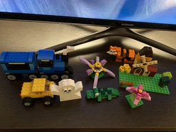Конструктор LEGO Classic Коробка кубиків LEGO для творчого конструювання середнього розміру 484 деталі (10696)