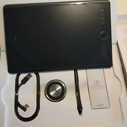 Графический планшет Wacom Intuos Pro M (PTH-660-N) фото от покупателей 3