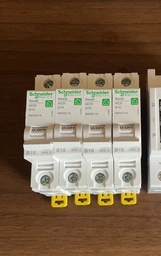 Автоматичний вимикач 1-полюсний Schneider Electric RESI9 1P 63A B 6 kA R9F02163 фото від покупців 6