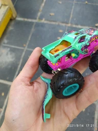 Базовая коллекционная машинка-внедорожник Hot Wheels серии Monster Trucks 1:64, в ассортименте 1 шт (FYJ44) фото от покупателей 5
