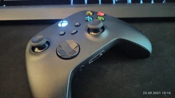 Microsoft Xbox Series X | S Wireless Controller with Bluetooth (Carbon Black)