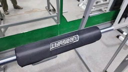 Накладка на гриф EasyFit Comfort 75 чорна для важкої атлетики (м'яка, пом'якшувальна підкладка для штанги, захист для шиї та плечей) EFSNGBK фото від покупців 2