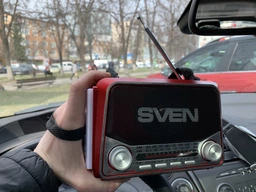 Портативный радиоприемник SVEN SRP-525 Red FM/AM/SW с USB, microSD и фонариком фото от покупателей 1