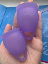 Набор менструальных чаш Satisfyer Feel Confident (lila), 15мл и 20мл, мешочек для хранения фото от покупателей 2