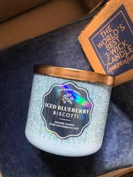 Свічка ароматична Bath & Body Works ICED BLUEBERRY BISCOTTI Bath and Body Works BBW0274W 411 г Темно-блакитний