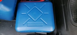 Канистра 10 л для бензина пластиковая с лейкой Bi-Plast автомобильная канистра BP-310 фото от покупателей 4