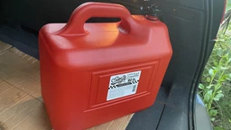 Канистра пластиковая для топлива Jerrycan Self 24 20 л (8003059015201) фото от покупателей 9