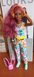 Лялька Барбі колекційна Мініатюрна руде волосся Barbie Signature Looks Doll, Petite Red Hair #7 (HCB77) фото від покупців 2