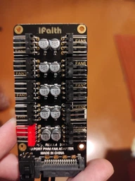 Сплиттер PWM Fan Hub на 10 вентиляторов (4-pin) с питанием SATA — для вентиляторов ПК