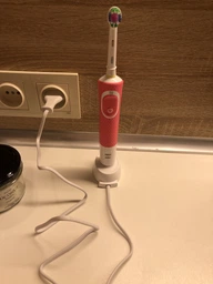 Электрическая зубная щетка Oral-B Vitality 3D White/D100 Pink (4210201262169_4210201234173) фото от покупателей 2