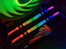 Оперативная память HyperX DDR4-3200 16384MB PC4-25600 (Kit of 2x8192) Predator RGB (HX432C16PB3AK2/16) фото от покупателей 14