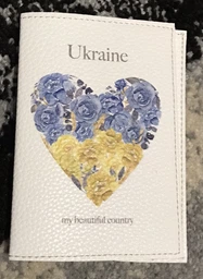 Патріотична обкладинка для паспорта з малюнком серця у кольорах України - Gisolo фото від покупців 3