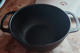 Кастрюля чугунная (казан) 3,0 л с стеклянной крышкой и литыми ручками T402C3Ук