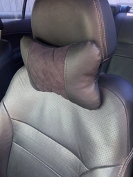 Автомобильная подушка АвтоХоп на подголовник Черная в ромбы вставка алькантары фото от покупателей 7