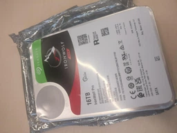 Жесткий диск 3.5" Seagate IronWolf Pro 18TB SATA 256MB (ST18000NE000) [105236] фото от покупателей 18