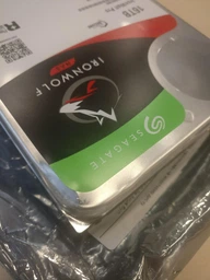 Жесткий диск 3.5" Seagate IronWolf Pro 18TB SATA 256MB (ST18000NE000) [105236] фото от покупателей 16