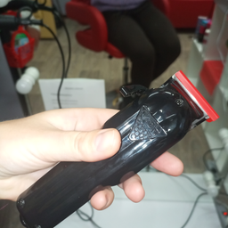 Профессиональная машинка для стрижки беспроводная аккумуляторная LED-дисплей VGR V-282 Pro Черная + 6 насадок фото от покупателей 2