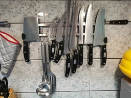 Настінний магнітний релінг тримач для ножів та аксесуарів relief-decor kitchen