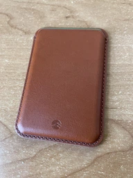 Магнитный карман-кошелек Switcheasy MagWallet для iPhone 12/12 Pro/12 Pro Max/13/13 Pro/13 Pro Max коричневый (GS-103-168-229-146) фото від покупців 2