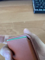 Магнитный карман-кошелек Switcheasy MagWallet для iPhone 12/12 Pro/12 Pro Max/13/13 Pro/13 Pro Max коричневый (GS-103-168-229-146) фото від покупців 1