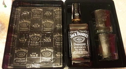 Теннесси Виски Jack Daniel's 0.7 л 40% в металлической коробке с 2-мя бокалами (5099873045855) фото от покупателей 9