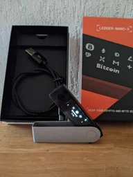 Криптокошелек Ledger Nano X Onyx Black фото от покупателей 1
