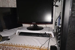 Подставка для настольного монитора MOOJAY с игровой подсветкой RGB и концентратором 4 x USB 3.0 фото от покупателей 12