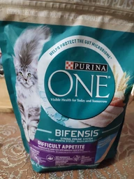 Сухий корм PURINA ONE Difficult Appetite для дорослих котів з вибірковим смаком у їжі з тріскою та фореллю 800 г фото від покупців 9