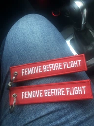 Брелок Remove Before Flight Красный