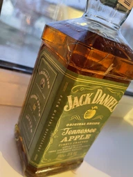 Ликер Jack Daniel`s Tennessee Apple 0.7 л 35% (5099873017623) фото от покупателей 4