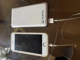 Varta Power Bank Energy 10000 мАч оснащенный усовершенствованной технологией безопасности c зарядным кабелем фото от покупателей 7