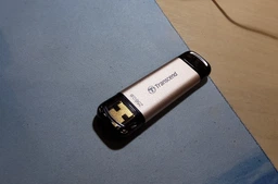 Флеш память USB Transcend JetFlash 930C 256GB USB 3.2 Gen1 + Type-C Gold-Black (TS256GJF930C) фото от покупателей 8