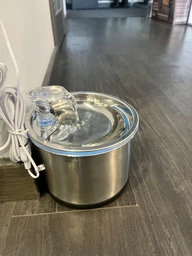 Фонтан-поїлка для котів і собак NPET WF210 1.5L з нержавіючої сталі з підсвіткою (112-METAL) фото від покупців 1